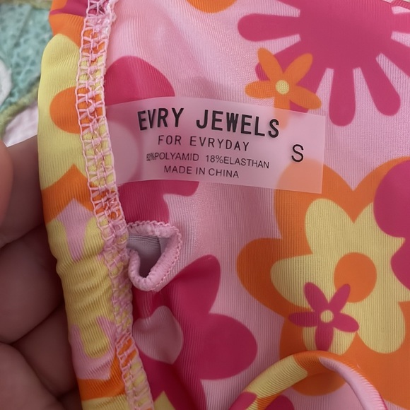 Bathing suit top. - Picture 3 of 3